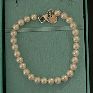 Stunning Tiffany’s pearl bracelet!